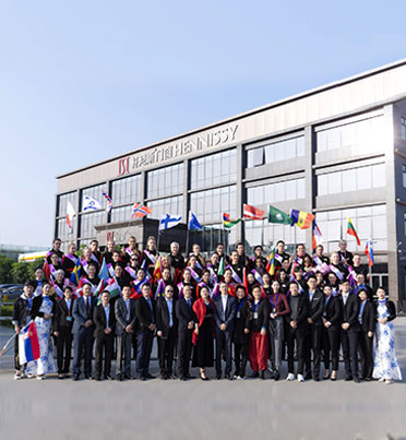 世界夫人走進軒尼斯門窗佛山總部